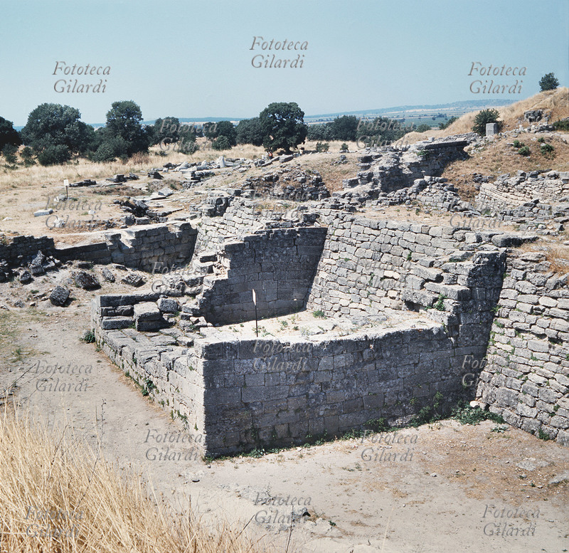 TROIA sito archeologico delle rovine della città di Troia. Veduta fotografica, circa 1980