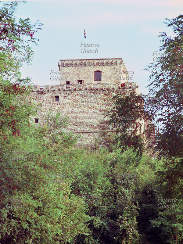 CASTELLO di Oramala di epoca longobarda (568-774), fu la prima residenza dei marchesi Malaspina edificato attorno all\