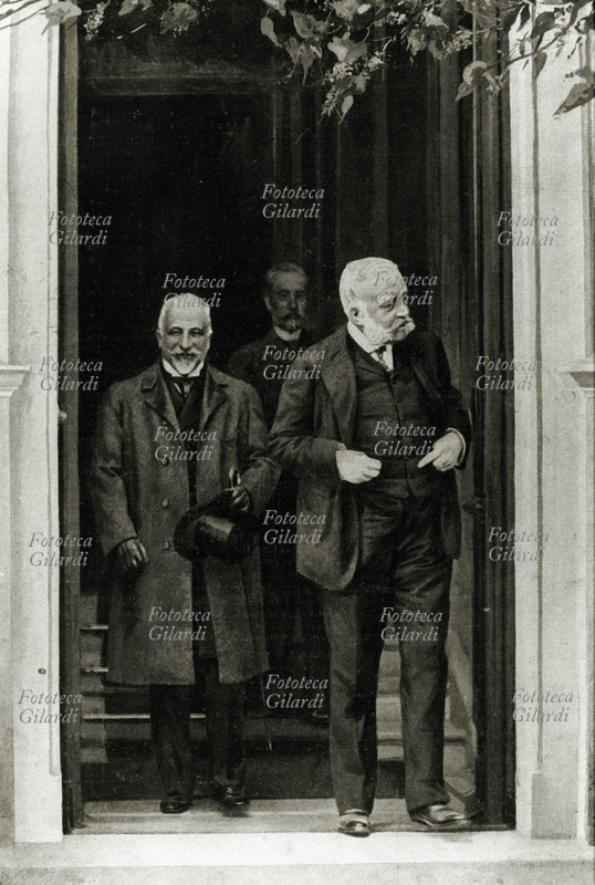 Tommaso TITTONI (1855-1931) e il ministro degli Esteri austro-ungarico Golonchoswski ad Abbazia, escono da un colloquio. Stampa da una pubblicazione dell\