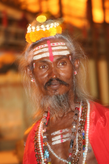 INDIA RITRATTO DI SADHU A VARANASI INDIA RITRATTO DI SADHU A VARANASI