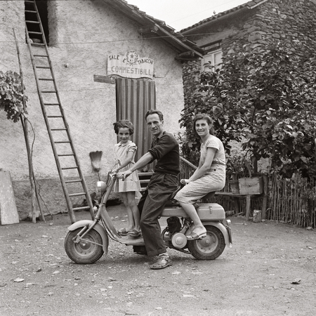 FAMIGLIA IN SCOOTER FAMIGLIA IN SCOOTER