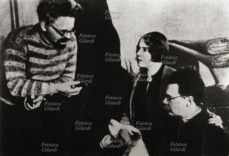 Lev Davidovic TROTZKY (1879-1940) esule in Messico, con la moglie, il figlio ed il cane. U.R.S.S., 1928