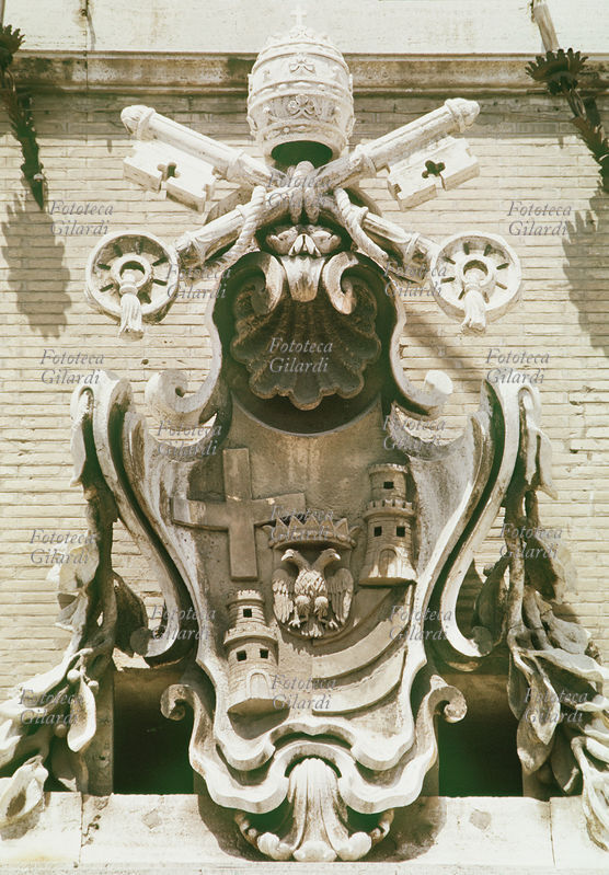 STEMMA PONTIFICIO dal Palazzo del Quirinale in Roma. L\