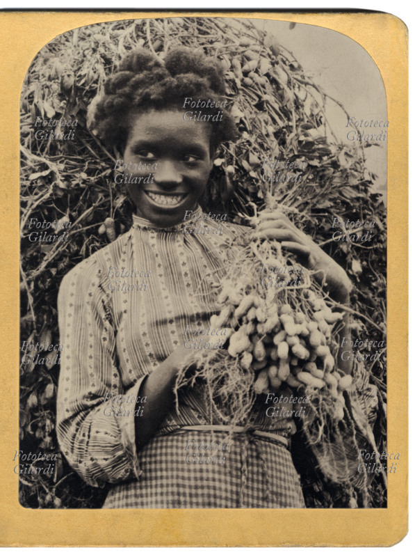 SCHIAVISMO Ritratto fotografico di ragazza nera addetta alla raccolta delle arachidi, Jackson, Tenessee. USA XIX secolo