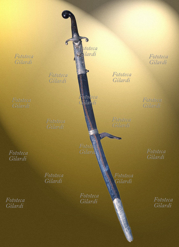 ARMI, spada o scimitarra turca XVII- XVIII secolo. Elaborazione grafica di Elena Piccini
