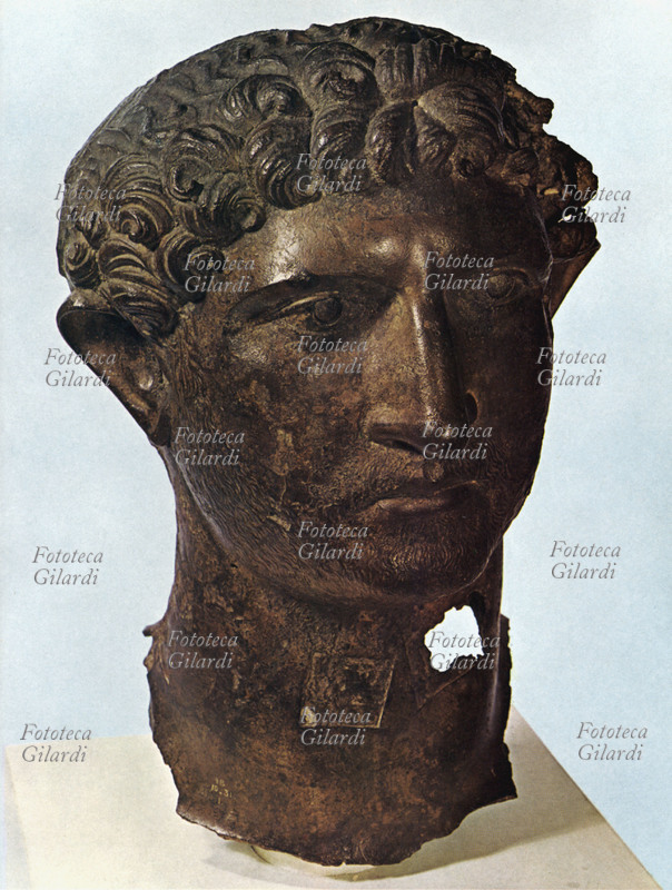 Publio Elio ADRIANO (24 gennaio 76 – 10 luglio 138) Testa in bronzo dell\