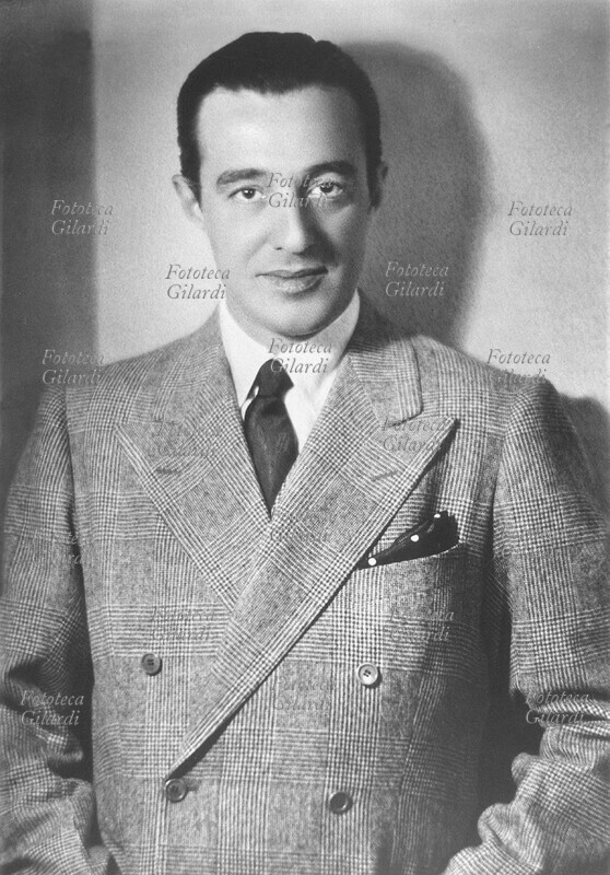 Vittorio DE SICA (7 luglio 1901 – 13 novembre 1974), attore, regista e sceneggiatore italiano, uno dei padri del Neorealismo cinematografico nonché uno dei maggiori registi e interpreti della commedia all\