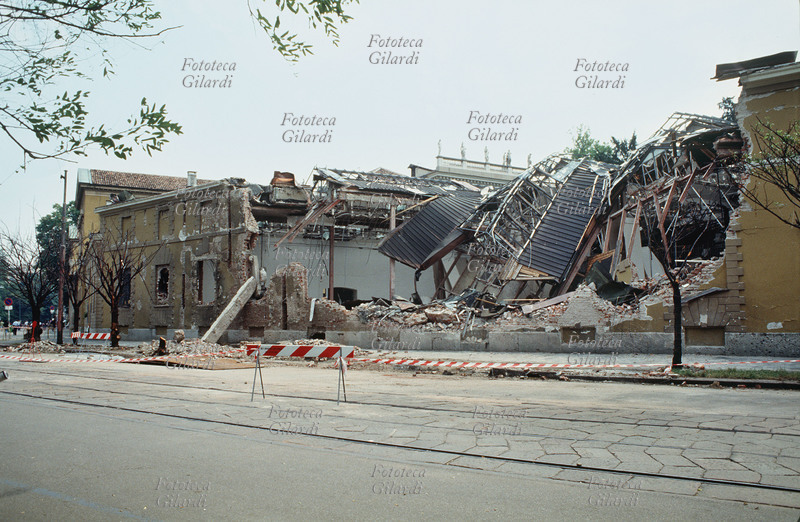 ATTENTATO al PAC (Padiglione d\