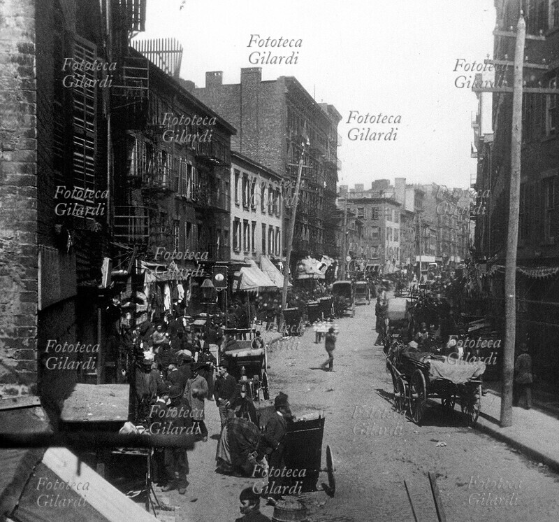 EMIGRATION New York, View of Mulberry Bend, in the heart of Little Italy, Photograph by Jacob August Riis (May 3, 1849 – May 26, 1914), Danish journalist and photographer naturalized American. USA circa 1889.
