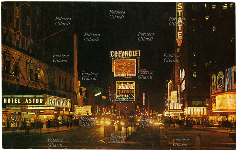 NEW YORK Veduta notturna di Time Square, New York City. Cartolina postale, stampa quadricromia offset, U.S.A.1965
