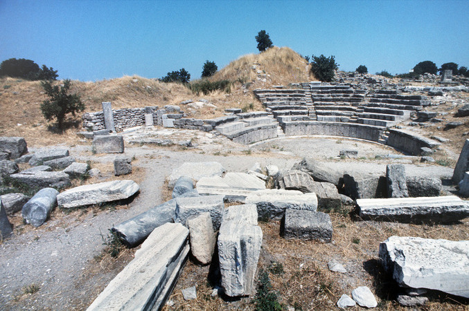 SITO ARCHEOLOGICO DI TROIA SITO ARCHEOLOGICO DI TROIA