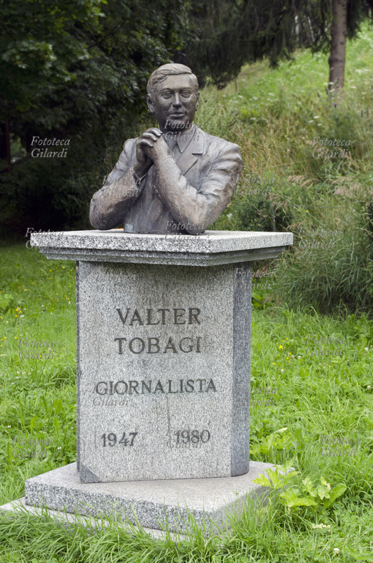 Walter TOBAGI (1947 - 1980) giornalista e scrittore italiano, vittima del terrorismo, assassinato il 28 maggio 1980 in un attentato della Brigata XXVIII marzo, gruppo affine alle Brigate Rosse. Dopo gli esordi nell\