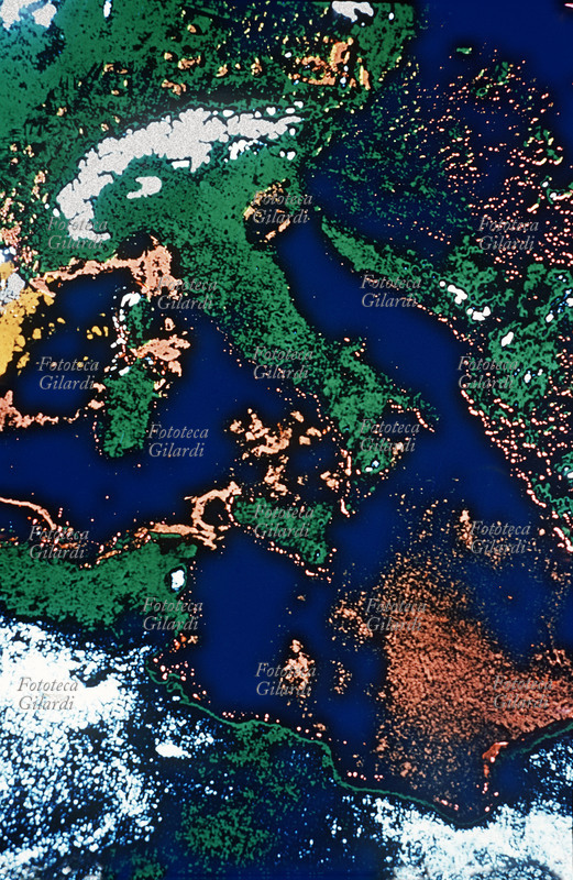 COLORI ARBITRARI elaborazione cromatica della prima telefotografia a colori dell\