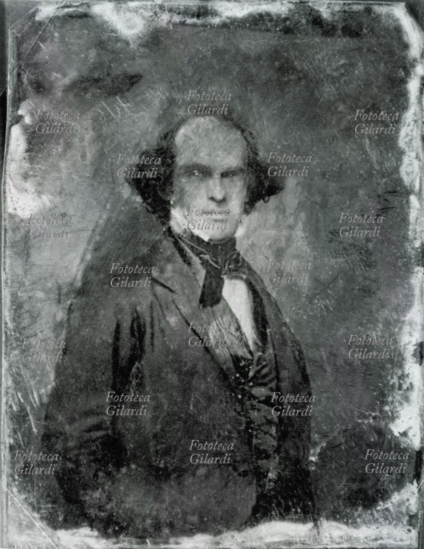 Nathaniel HAWTHORNE (4 luglio 1804 – 19 maggio 1864) romanziere statunitense, nato a Salem, nel Massachusetts. Rimasto presto orfano di padre, crebbe nella famiglia della madre. Di carattere schivo e introverso, cominciò giovanissimo a scrivere racconti e romanzi sulla Nuova Inghilterra puritana. A \