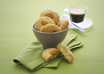 BISCOTTI MORBIDI ALLE MANDORLE
