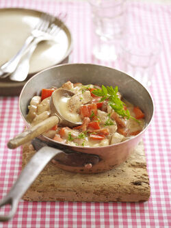 SPEZZATINO DI POLLO CON PANCETTA E PEPERONE ROSSO SPEZZATINO DI POLLO CON PANCETTA E PEPERONE ROSSO