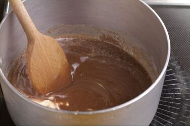 BROWNIE AL CIOCCOLATO CON CREMA ALL ACETO BALSAMICO