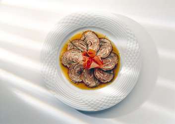 ARROTOLATO DI FILETTO CON PORCINI E OVOLI