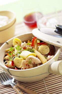 WOK DI POLLO CON OMELETTE E MAIS