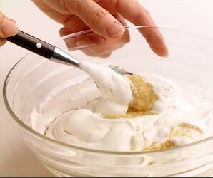 BAVARESE ALLE NOCCIOLE E MIELE BAVARESE ALLE NOCCIOLE E MIELE