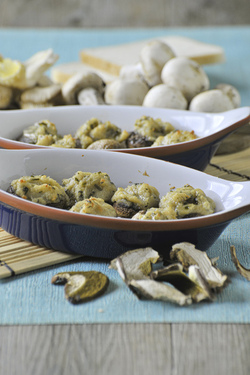 CHAMPIGNON RIPIENI DI FUNGHI MOLLICA DI PANE AGLIO E PREZZEMOLO