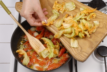SPAGHETTI CON FIORI DI ZUCCA