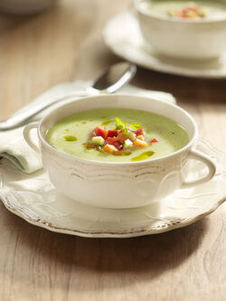 ZUPPA FREDDA DI CETRIOLO E YOGURT