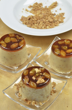 CREMA CON CARAMELLO UVETTA E AMARETTI CREMA CON CARAMELLO UVETTA E AMARETTI