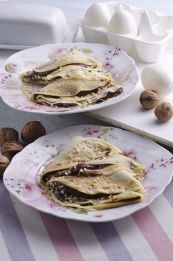 CREPES AL COGNAC CON NOCI E CREMA DI NOCCIOLE