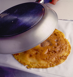 ROTOLO DI FRITTATA CON CAPRINO E PREZZEMOLO