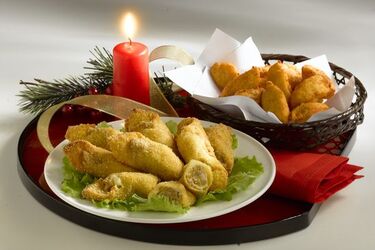 CANNOLI DI FORMAGGIO E VITELLO CON RAMECCHE AL PROSCIUTTO CANNOLI DI FORMAGGIO E VITELLO CON RAMECCHE AL PROSCIUTTO