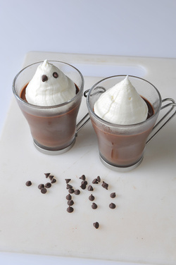 TAZZE DI CIOCCOLATO CON FANTASMI DI MERINGA