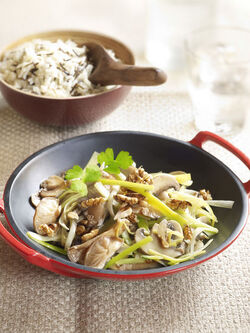 PORRI E CHAMPIGNON SALTATI NEL WOK