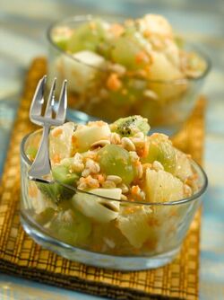 INSALATA DI ORZO CON FRUTTA