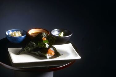 TEMAKI CONO DI ALGA CON PESCE E RISO