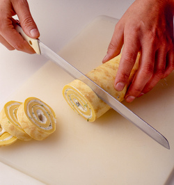 ROTOLO DI FRITTATA CON CAPRINO E PREZZEMOLO