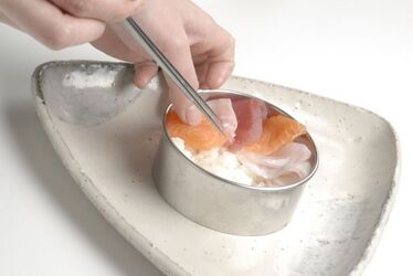 CHIRASHI RISO CON PESCE CRUDO CHIRASHI RISO CON PESCE CRUDO