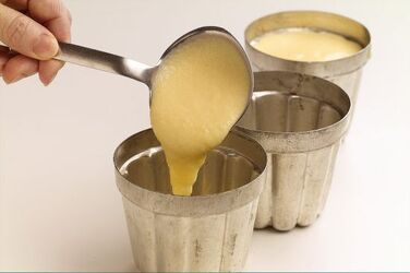 BUDINI DI SEMOLINO CON GELATINA DI RIBES BUDINI DI SEMOLINO CON GELATINA DI RIBES