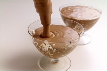 MOUSSE AL CIOCCOLATO CON TORRONE