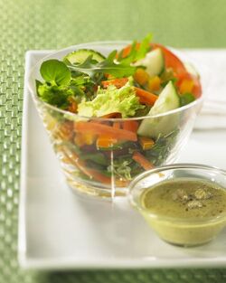 INSALATA DI VERDURE CON SALSA ALL ACCIUGA