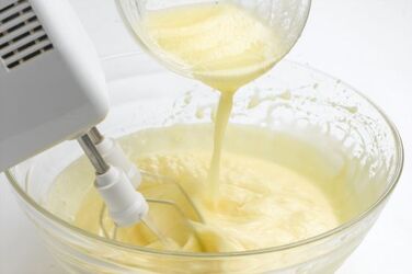 CIAMBELLA AL COCCO E MIRTILLI CIAMBELLA AL COCCO E MIRTILLI