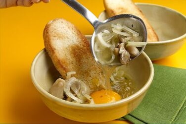 ZUPPA DI CIPOLLE E FUNGHI