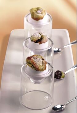 GUSCIO D UOVO AL CIOCCOLATO E PISTACCHIO GUSCIO D UOVO AL CIOCCOLATO E PISTACCHIO