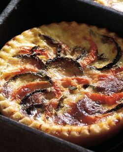 QUICHE PICCOLE CON ZUCCHINE POMODORO PROVOLONE
