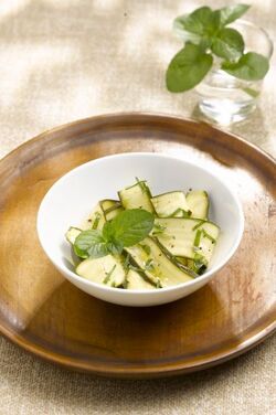 ZUCCHINE MARINATE ALLA MENTA