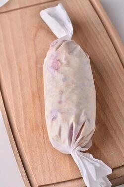 DOLCE AL CIOCCOLATO BIANCO CON LE CILIEGIE CANDITE