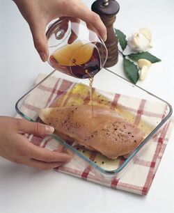 PETTI DI POLLO AL VAPORE IN SALSA DI FUNGHI