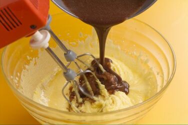 BROWNIE AL CIOCCOLATO CON CREMA ALL ACETO BALSAMICO