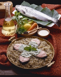 SALMONE E RISO BASMATI ALLE SPEZIE CON SALSA AL CORIANDOLO