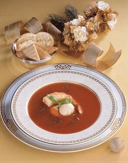 ZUPPA DI POMODORO GAMBERI E CAPESANTE ZUPPA DI POMODORO GAMBERI E CAPESANTE